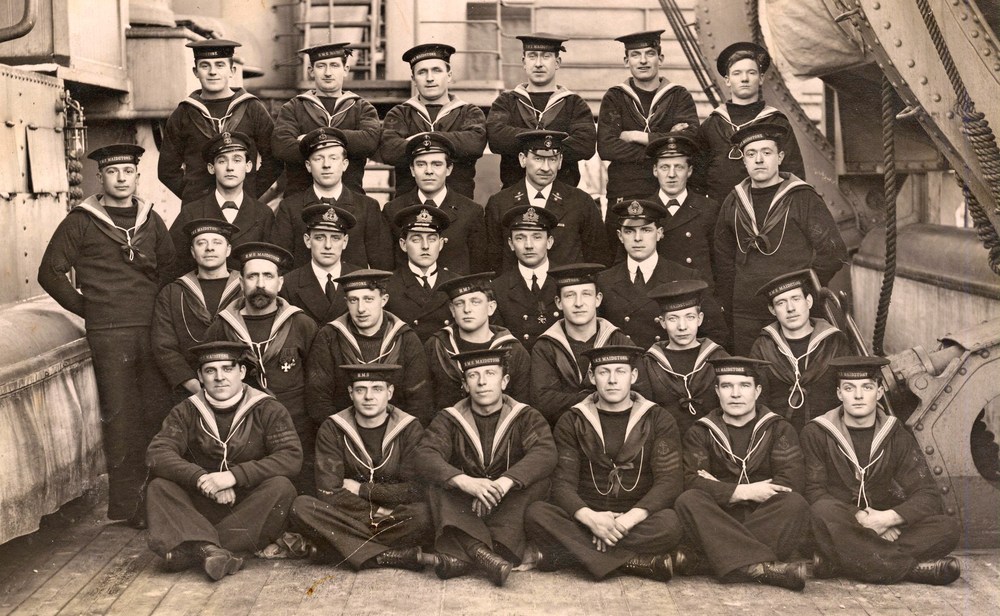 03 - E18 Crew aboard HMS Maidstone, 1915.JPG