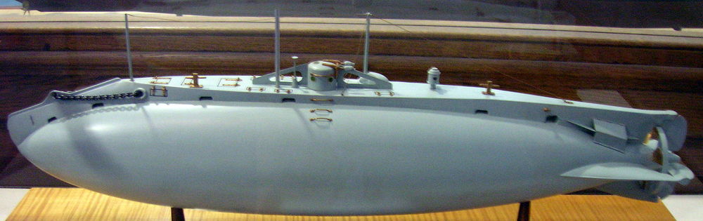 Holland_submarine_model.jpg