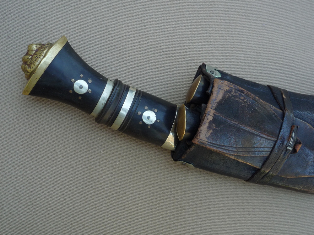 Khukri. chakmak & karda (sm. blade).JPG