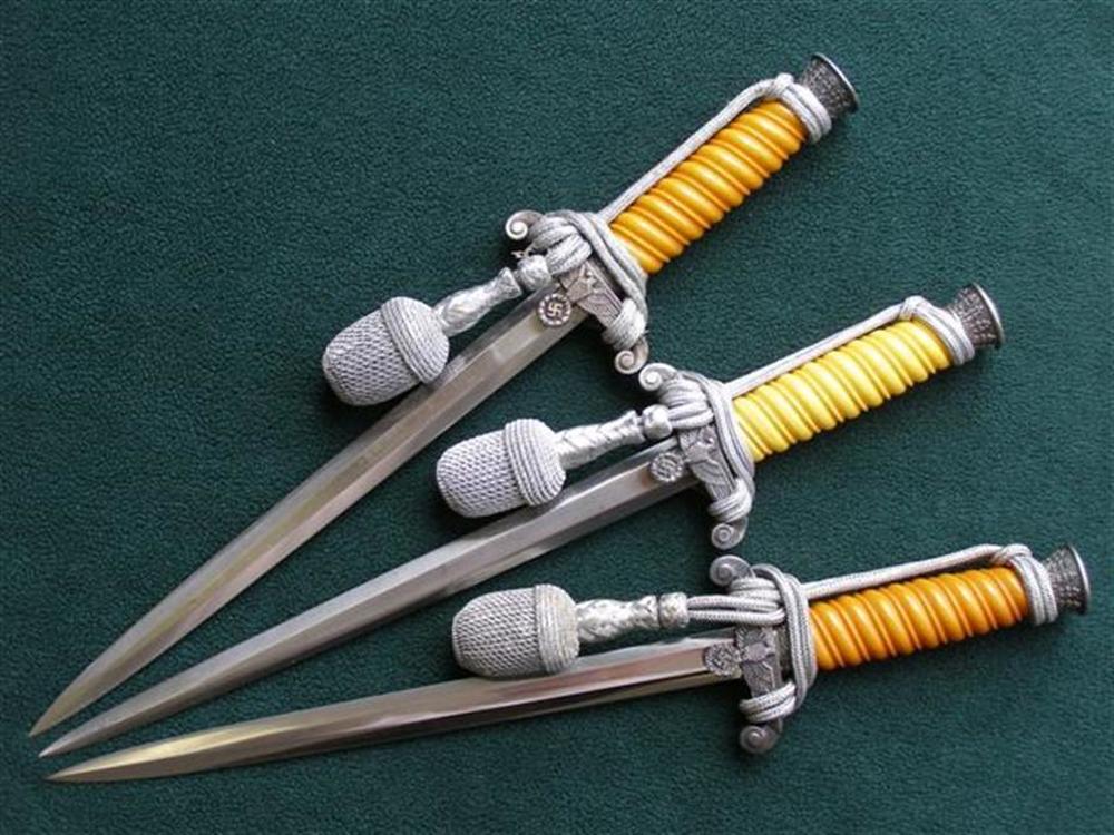 3HeerBlades (Large).JPG