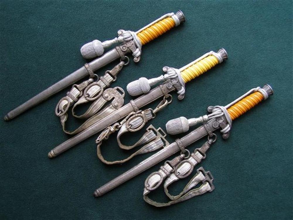 3HeerSheathed (Large).JPG