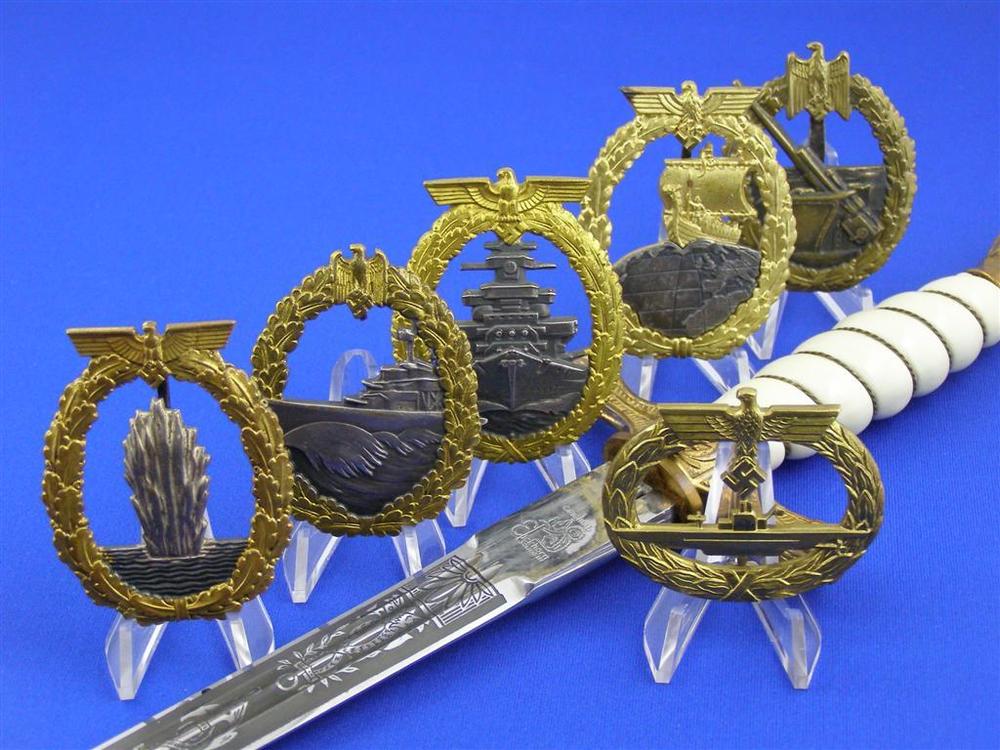KM group & dagger.JPG