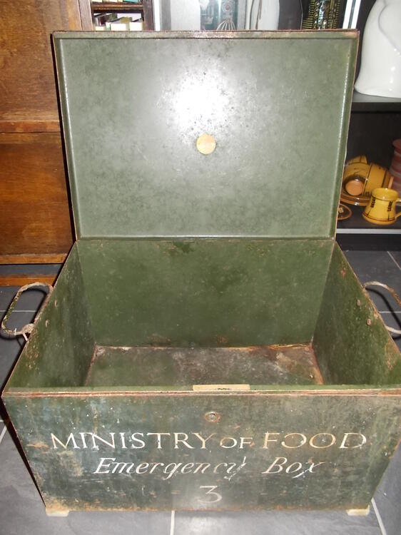 WWII box 001.JPG