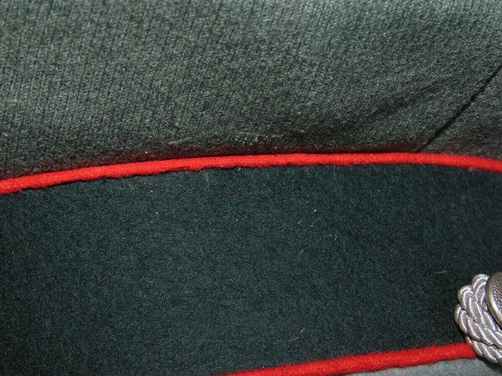 wehrmacht-officer-s-cap-artillery-pekuro-stirndruckfrei-12471-13.thumb.JPG.411f237757b424c052e1cf624912583d.JPG