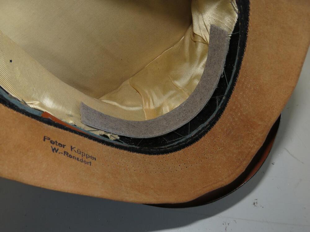 wehrmacht-officer-s-cap-artillery-pekuro-stirndruckfrei-12471-17.thumb.JPG.2cd721bc24ff66eec8ad650b36d1c9c7.JPG