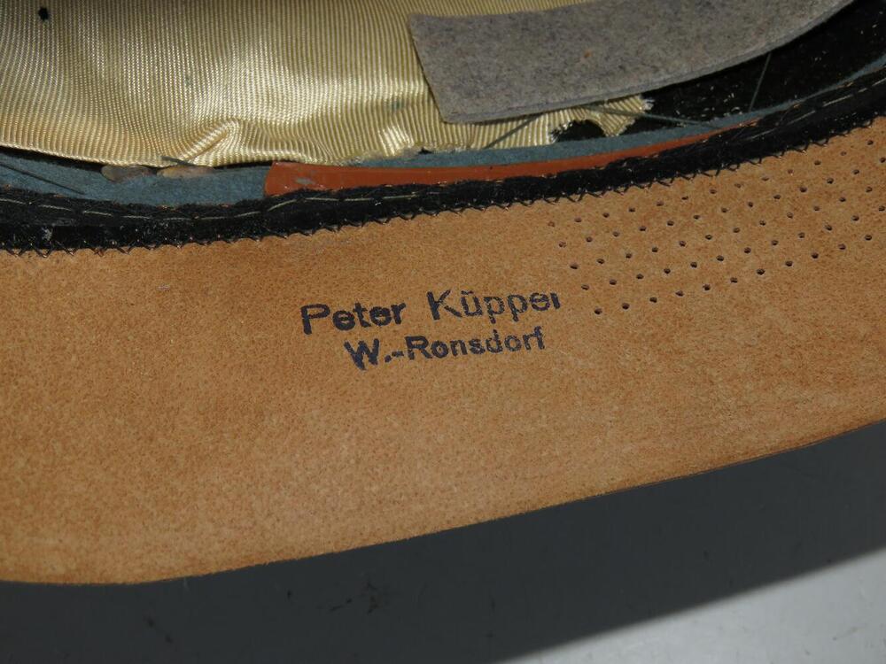 wehrmacht-officer-s-cap-artillery-pekuro-stirndruckfrei-12471-18.thumb.JPG.e03cf1f9c4bf6fe5b937afe0bb35a2c0.JPG