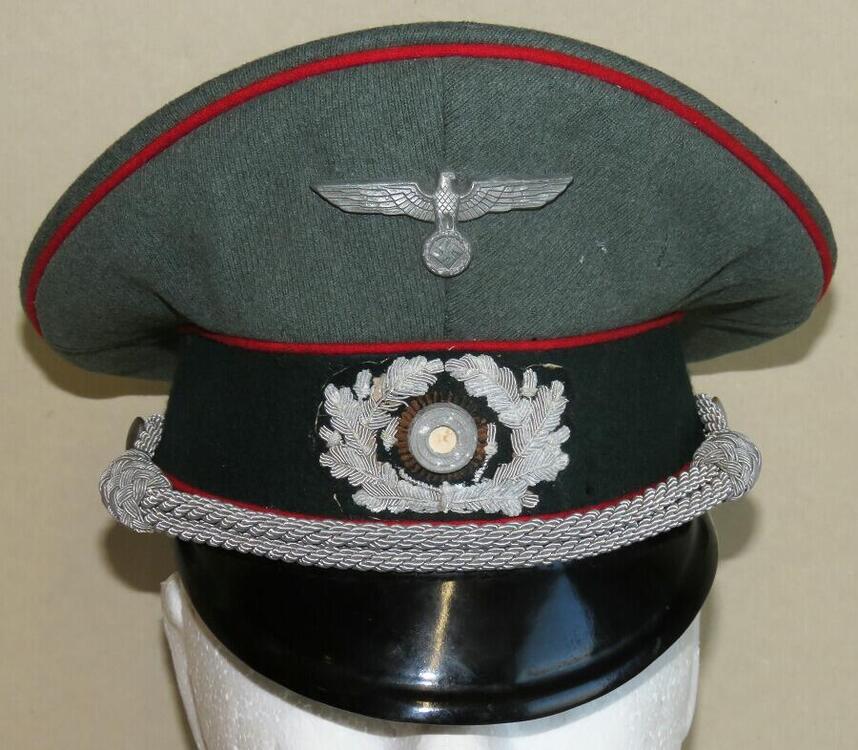 wehrmacht-officer-s-cap-artillery-pekuro-stirndruckfrei-12471-5.thumb.JPG.354fae7292a787d986feb30a9a06fa1a.JPG