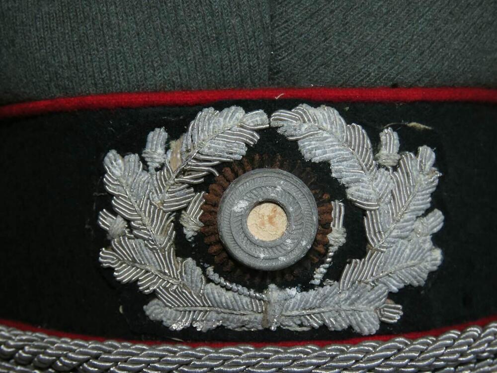 wehrmacht-officer-s-cap-artillery-pekuro-stirndruckfrei-12471-6.thumb.JPG.b7cb3cee4631ee0014d201e462b1cd2c.JPG