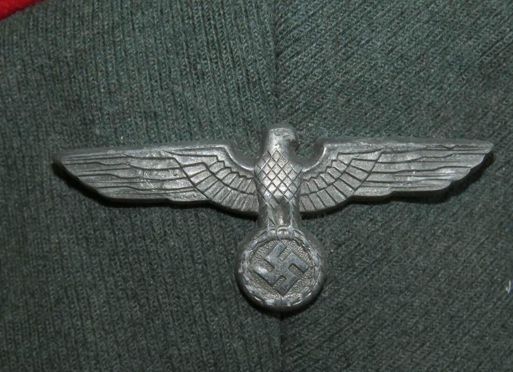 wehrmacht-officer-s-cap-artillery-pekuro-stirndruckfrei-12471-7.thumb.JPG.ae9afe3c9729cb2e5f4557f9d4e92bcb.JPG