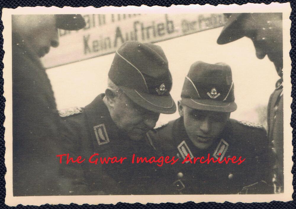 Hierl and unknown Arbeitsfuhrer.jpg